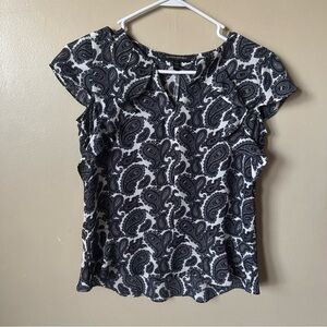 Banana Republic Black and White Paisley Blouse ruffle cap sleeve v-neck